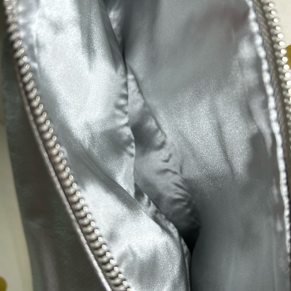 Silver vegan leather clutch with zipper - Picture 4 of 4